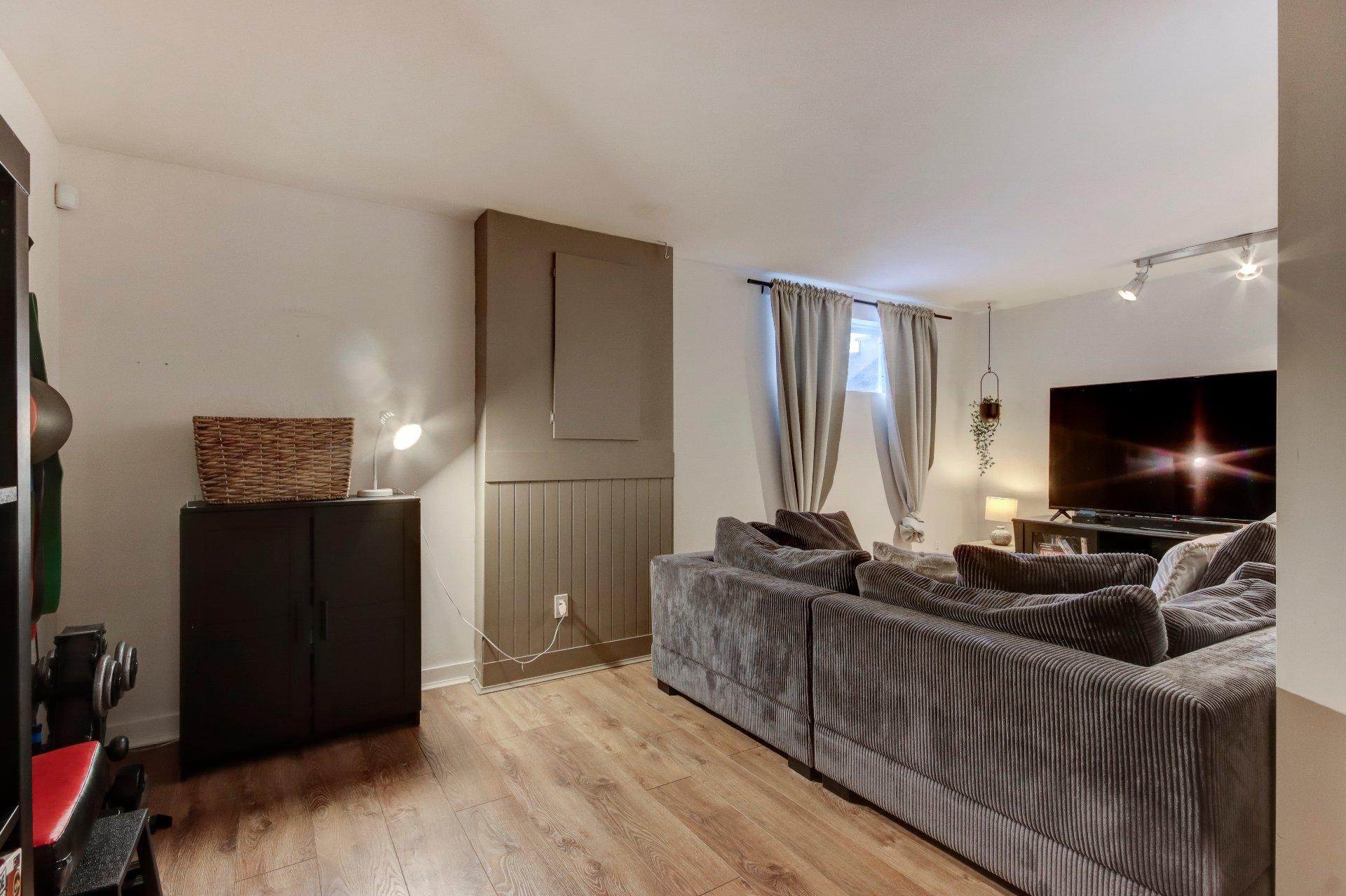 









3


Rue Cusson

,
Saint-Mathias-sur-Richelieu,




QC
J3L6Z3

