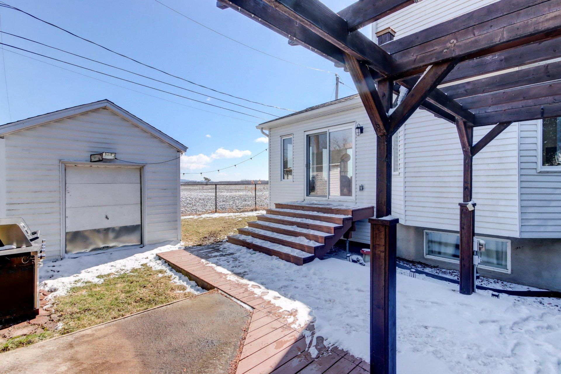 









3


Rue Cusson

,
Saint-Mathias-sur-Richelieu,




QC
J3L6Z3

