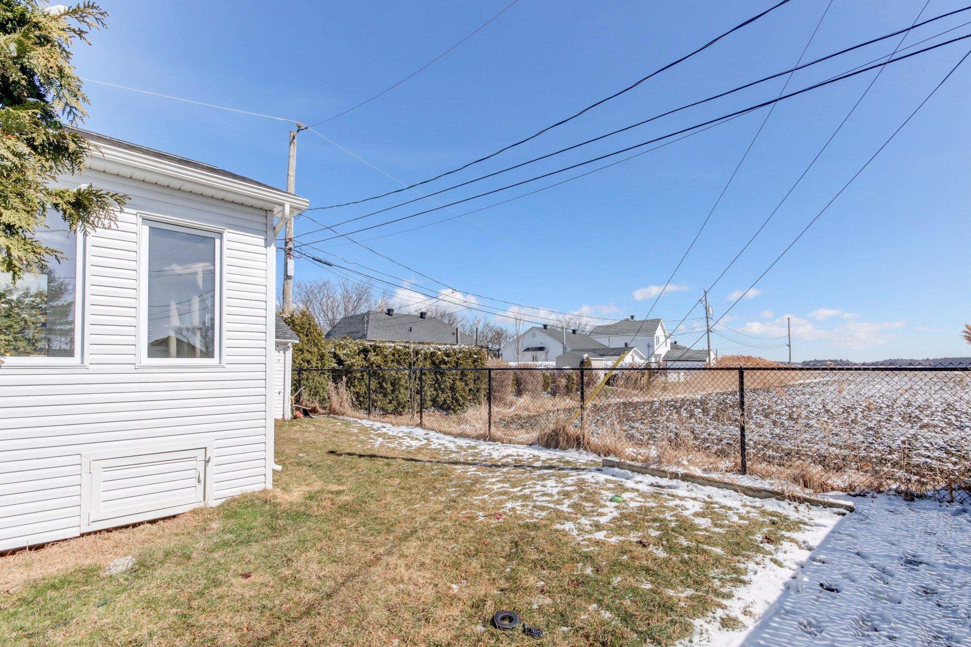 









3


Rue Cusson

,
Saint-Mathias-sur-Richelieu,




QC
J3L6Z3

