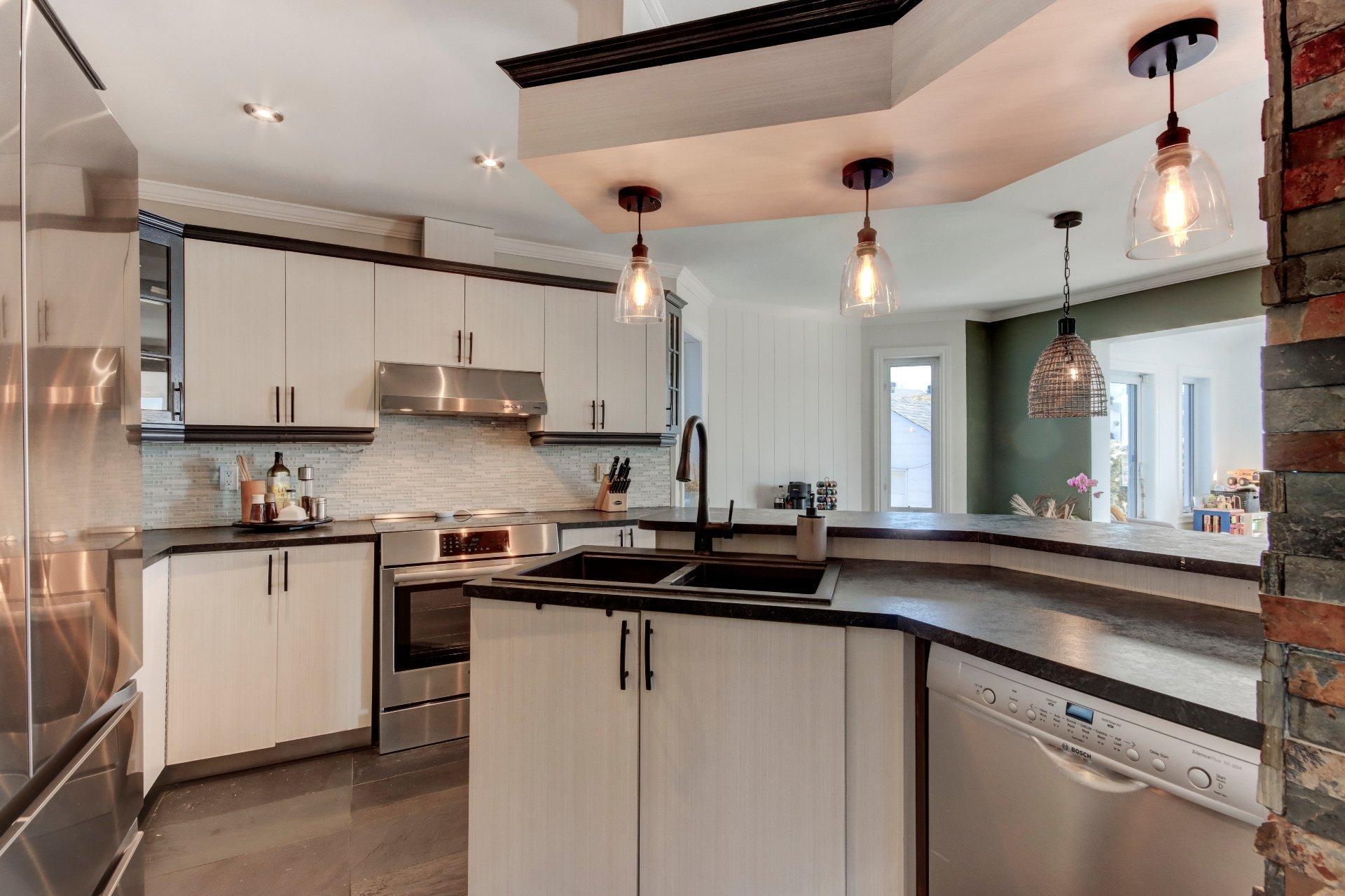 









3


Rue Cusson

,
Saint-Mathias-sur-Richelieu,




QC
J3L6Z3

