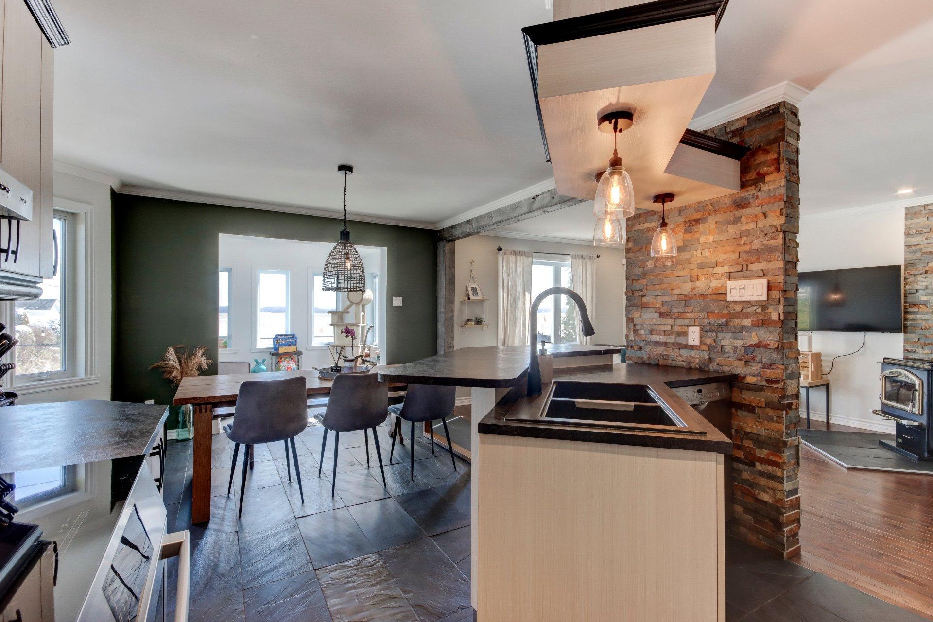 









3


Rue Cusson

,
Saint-Mathias-sur-Richelieu,




QC
J3L6Z3

