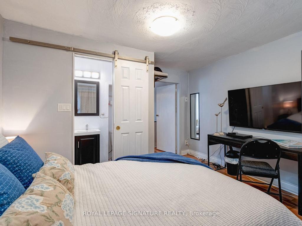 









259


Claremont

Street,
Toronto,




ON
M6J 2N1

