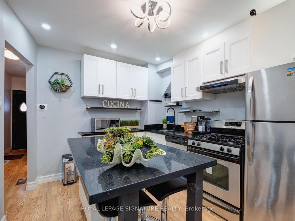 









259


Claremont

Street,
Toronto,




ON
M6J 2N1

