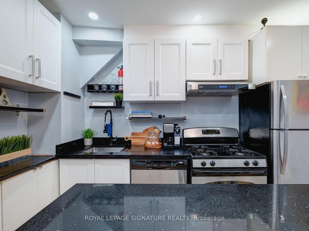









259


Claremont

Street,
Toronto,




ON
M6J 2N1

