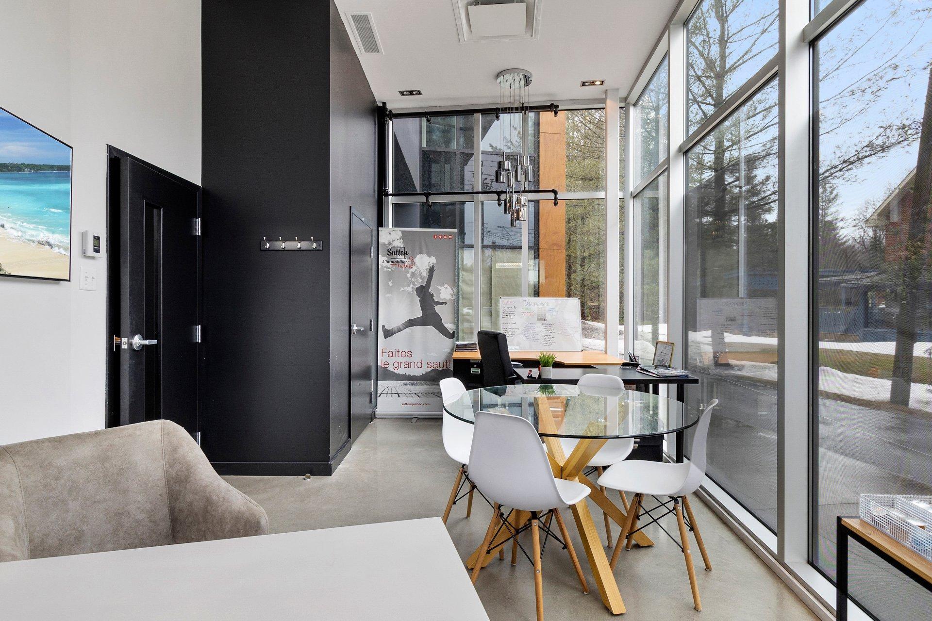 









2300

 - 2302


Rue Principale O.

,
Magog,




QC
J1J0J1

