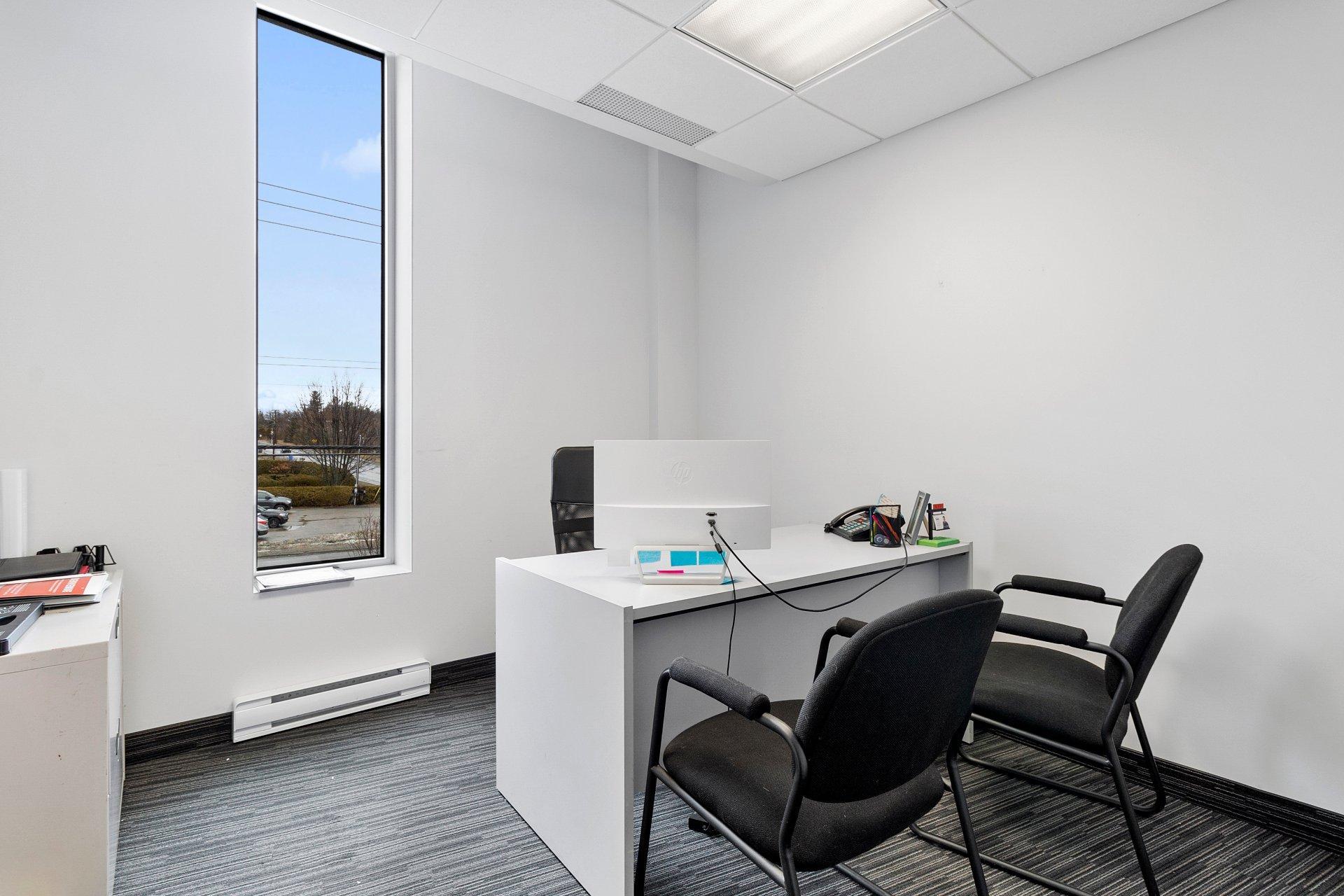 









2300

 - 2302


Rue Principale O.

,
Magog,




QC
J1J0J1


