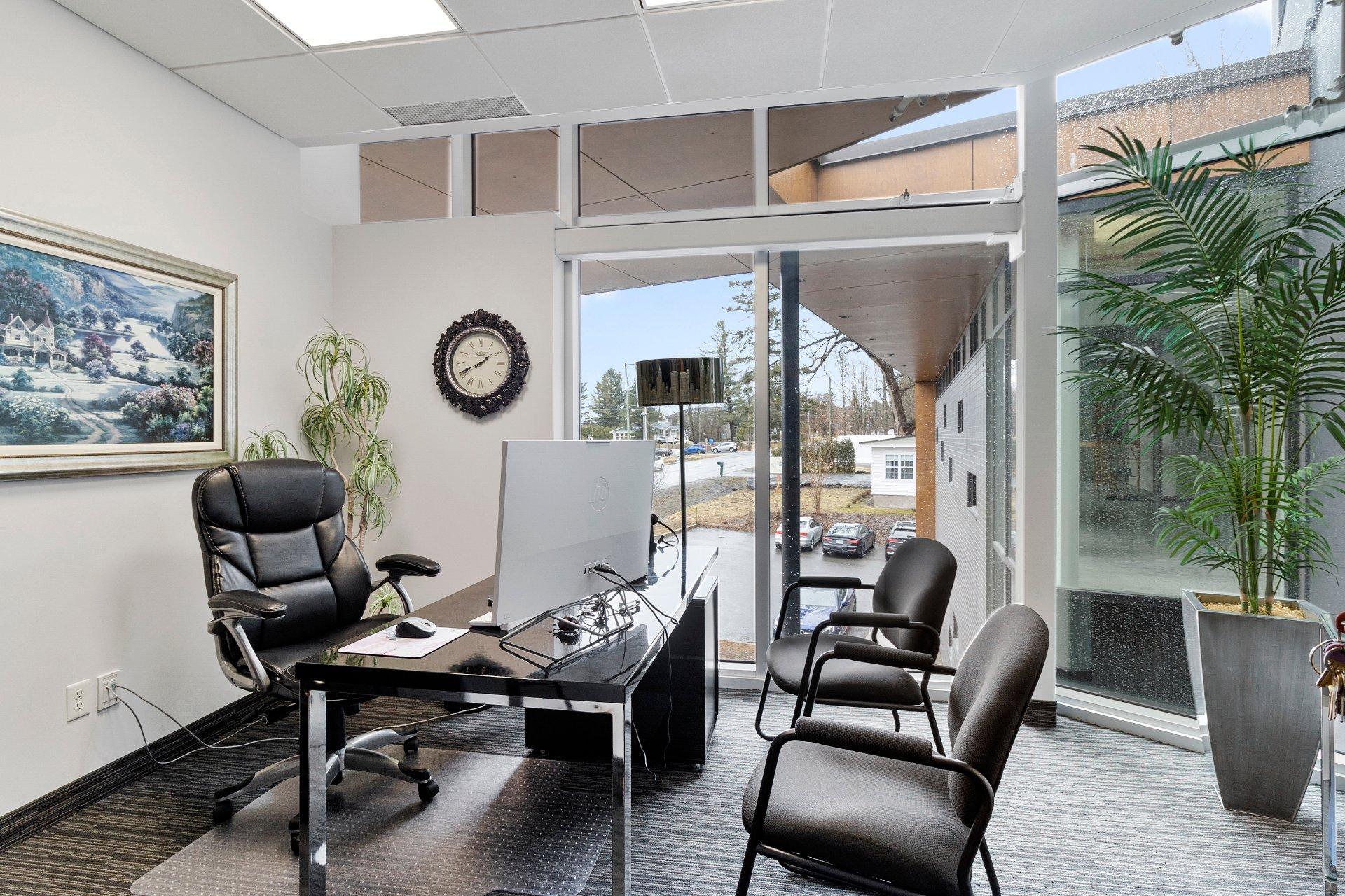 









2300

 - 2302


Rue Principale O.

,
Magog,




QC
J1J0J1


