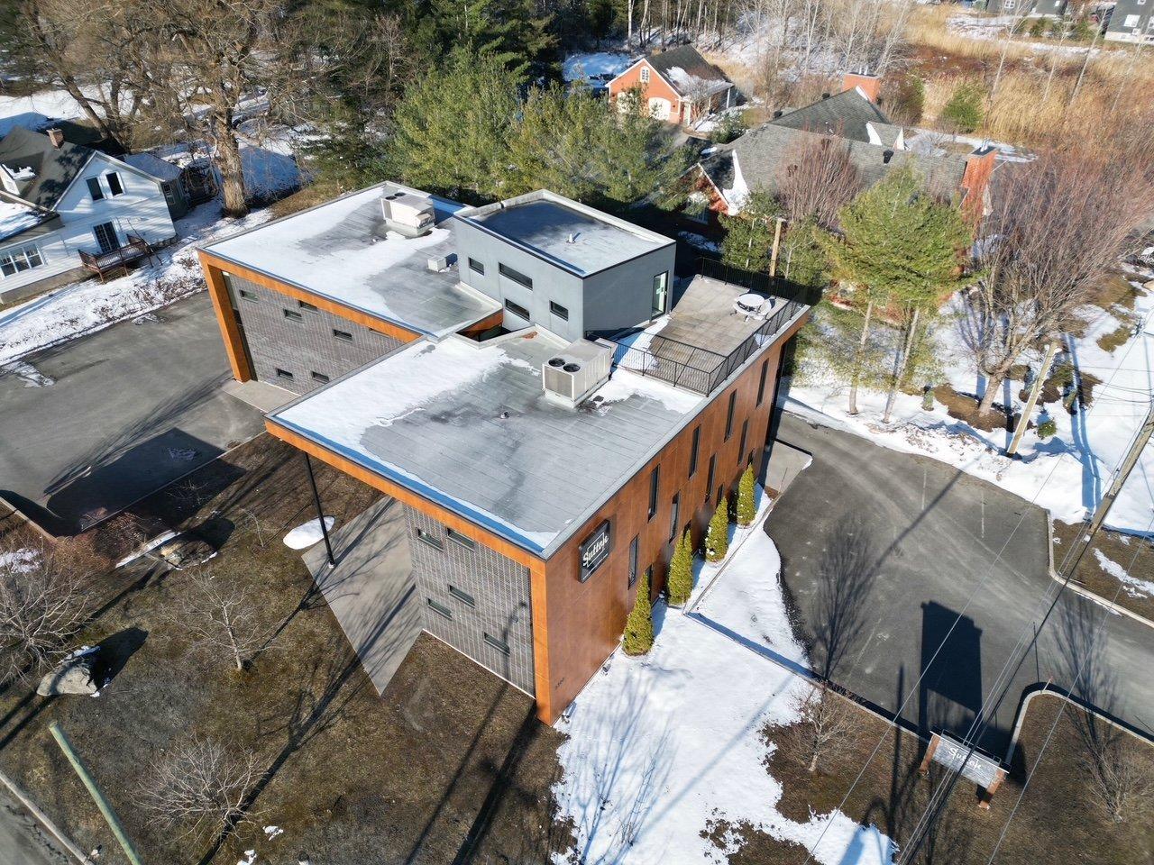 









2300

 - 2302


Rue Principale O.

,
Magog,




QC
J1J0J1

