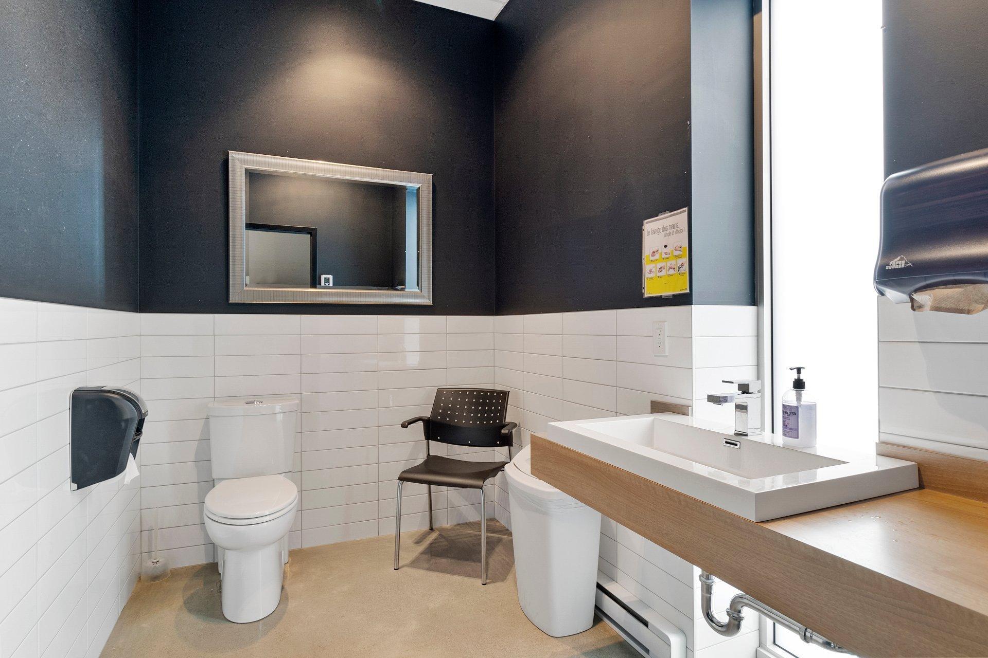









2300

 - 2302


Rue Principale O.

,
Magog,




QC
J1J0J1

