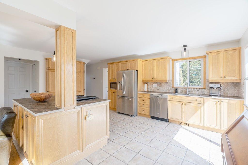 









594


Rue du Caveau

,
Gatineau (Aylmer),




QC
J9J2N7

