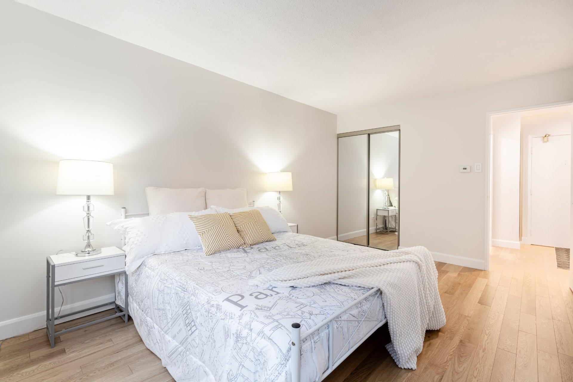 









3470


Rue Simpson

, 805,
Montréal (Ville-Marie),




QC
H3G2J5

