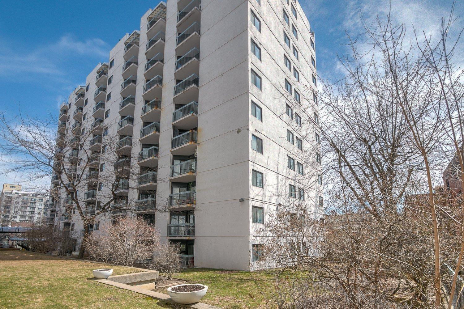 









3470


Rue Simpson

, 805,
Montréal (Ville-Marie),




QC
H3G2J5

