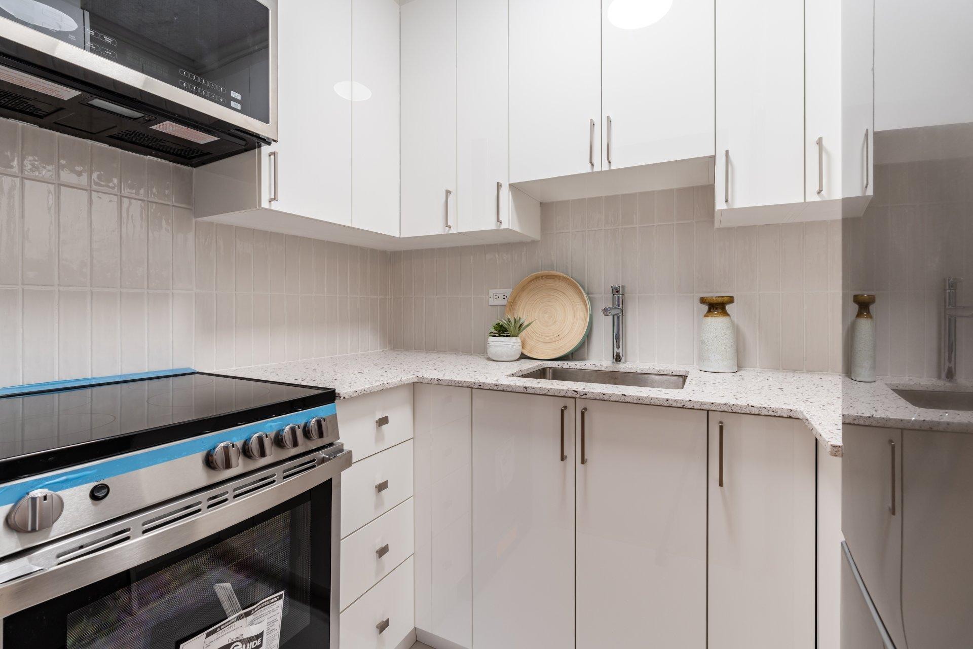 









3470


Rue Simpson

, 805,
Montréal (Ville-Marie),




QC
H3G2J5

