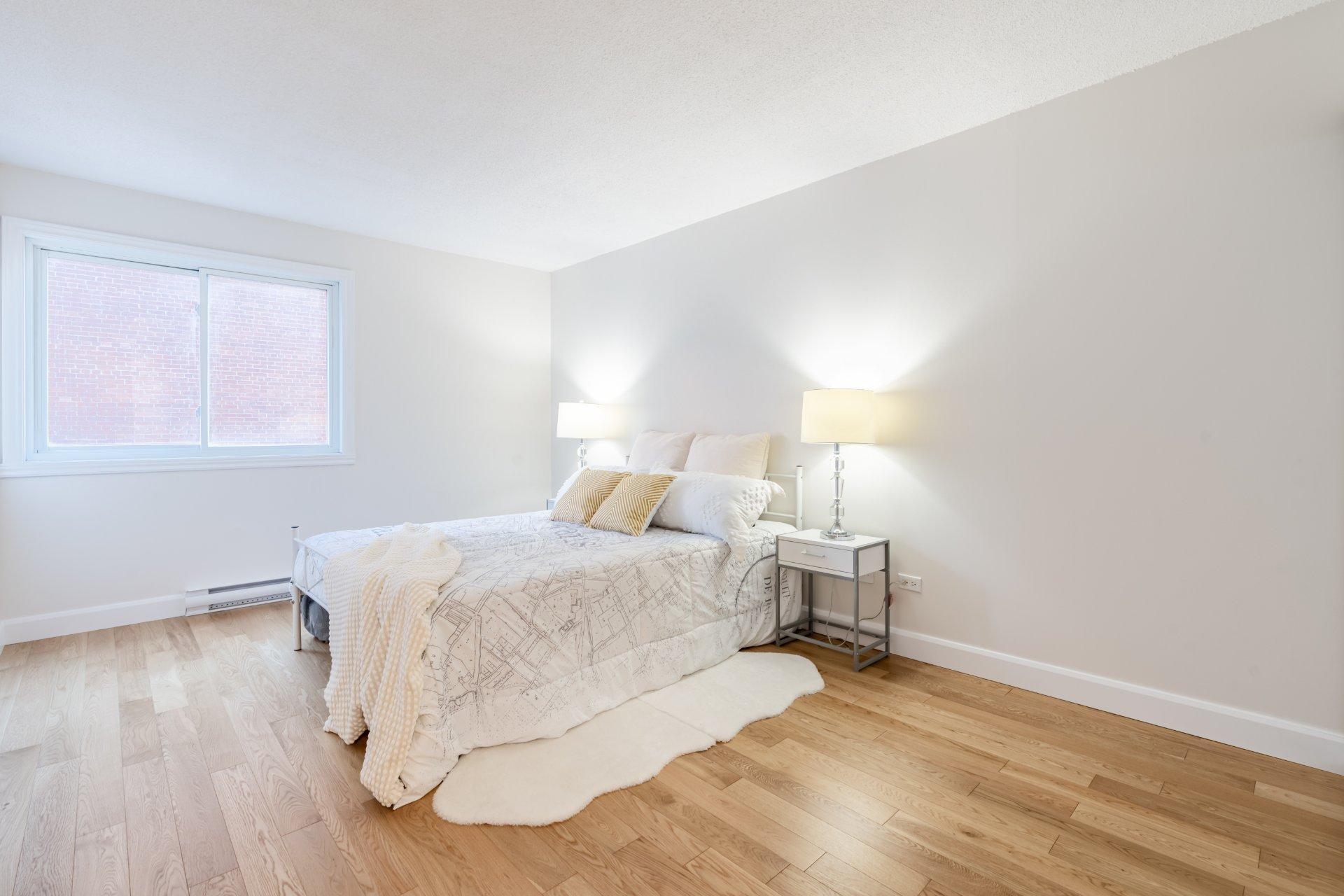 









3470


Rue Simpson

, 805,
Montréal (Ville-Marie),




QC
H3G2J5

