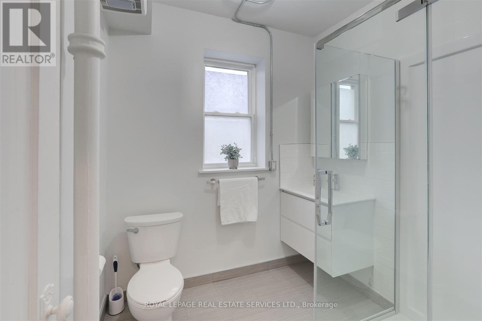 












1639 ST CLAIR AVENUE W

,
Toronto,




Ontario
M6N1H7

