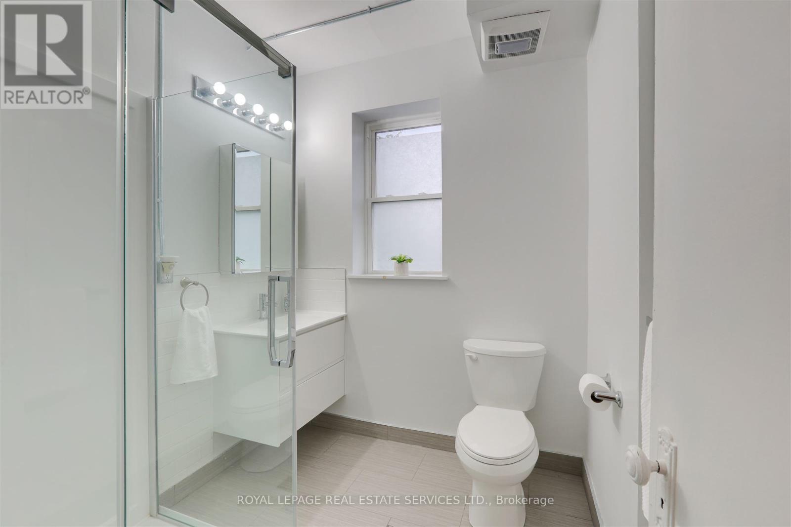 












1639 ST CLAIR AVENUE W

,
Toronto,




Ontario
M6N1H7

