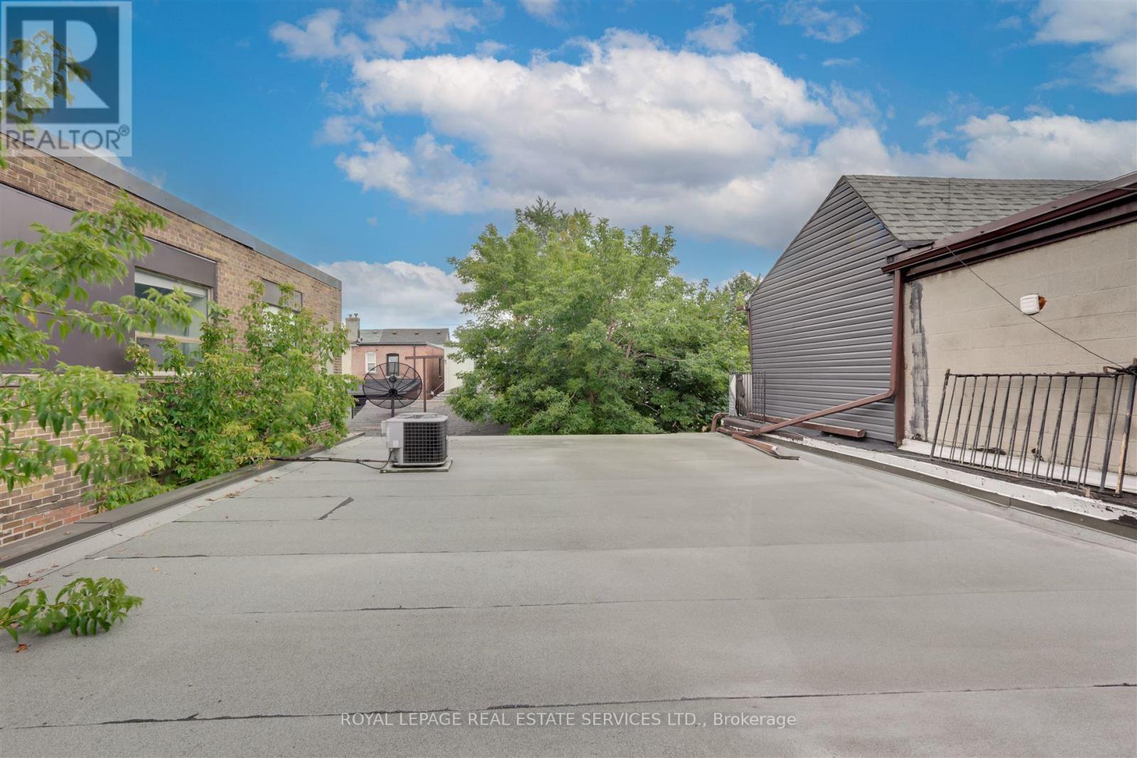 












1639 ST CLAIR AVENUE W

,
Toronto,




Ontario
M6N1H7

