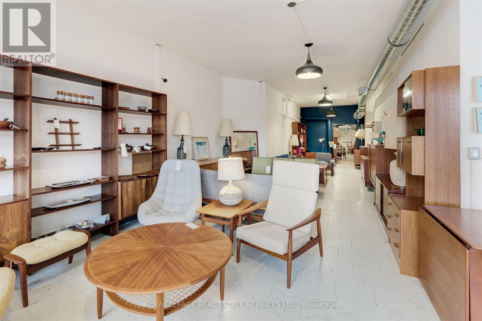 












1639 ST CLAIR AVENUE W

,
Toronto,




Ontario
M6N1H7

