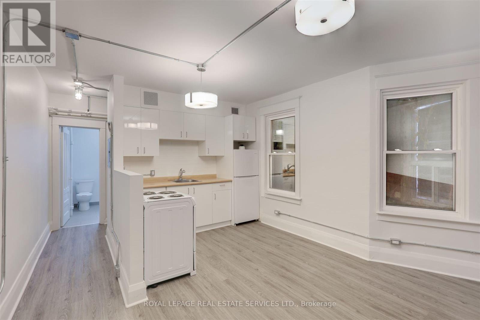 












1639 ST CLAIR AVENUE W

,
Toronto,




Ontario
M6N1H7


