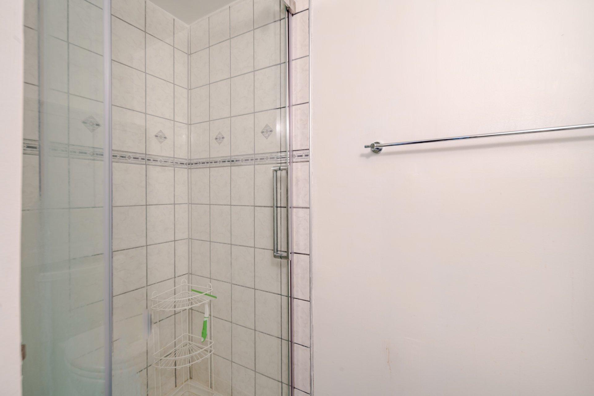 









3480


Rue Simpson

, 309,
Montréal (Ville-Marie),




QC
H3G1B9

