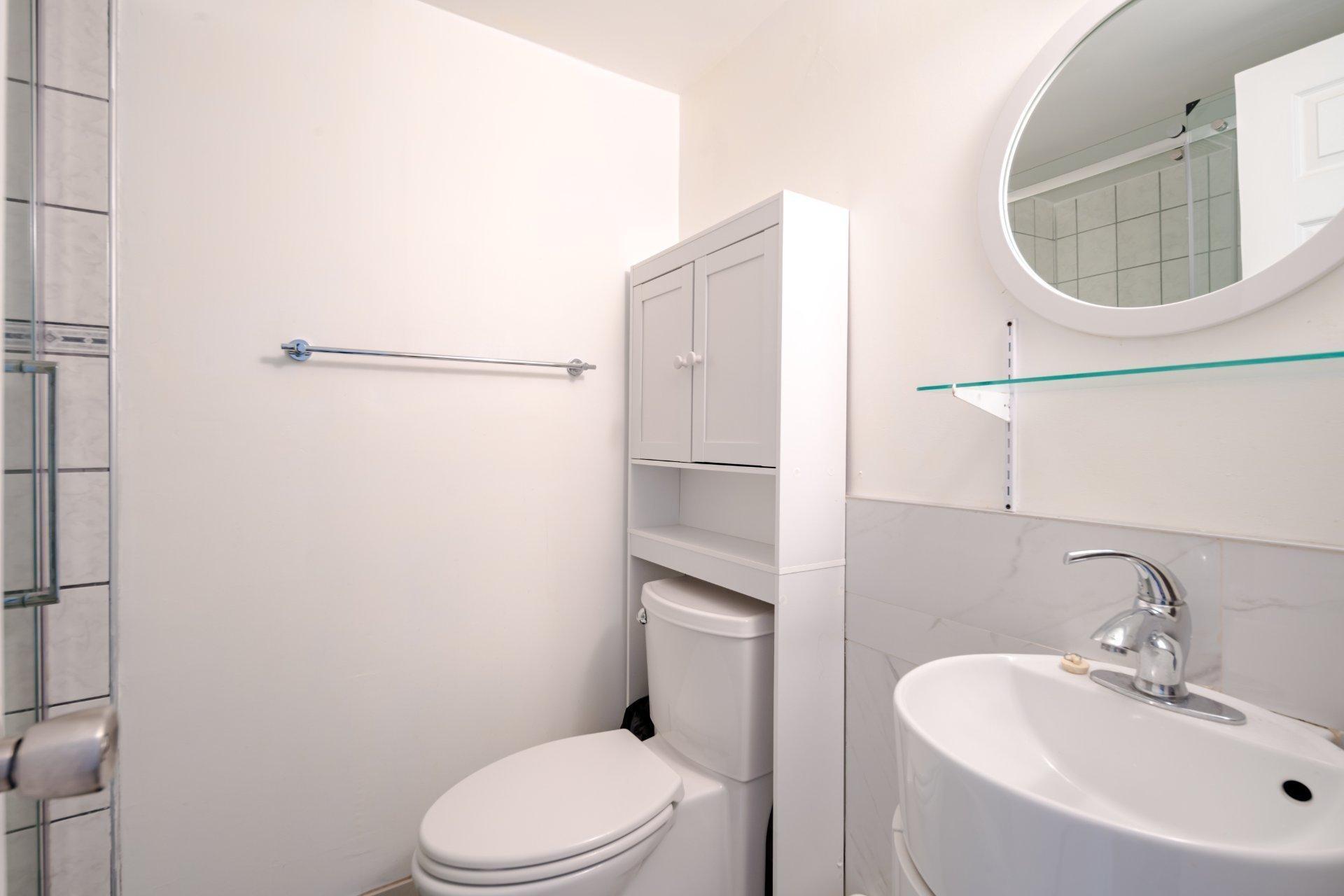 









3480


Rue Simpson

, 309,
Montréal (Ville-Marie),




QC
H3G1B9

