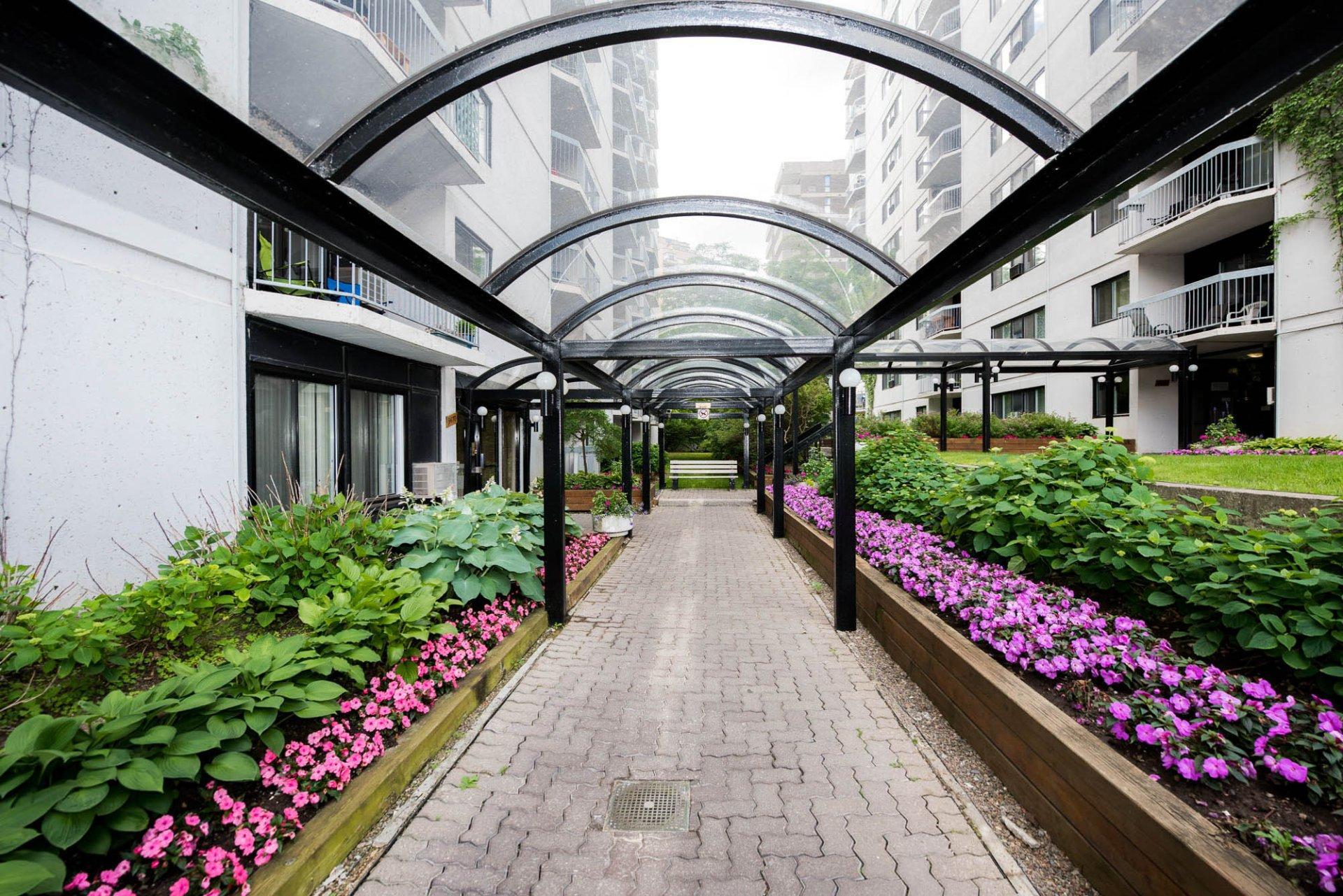 









3480


Rue Simpson

, 103,
Montréal (Ville-Marie),




QC
H3G1B9

