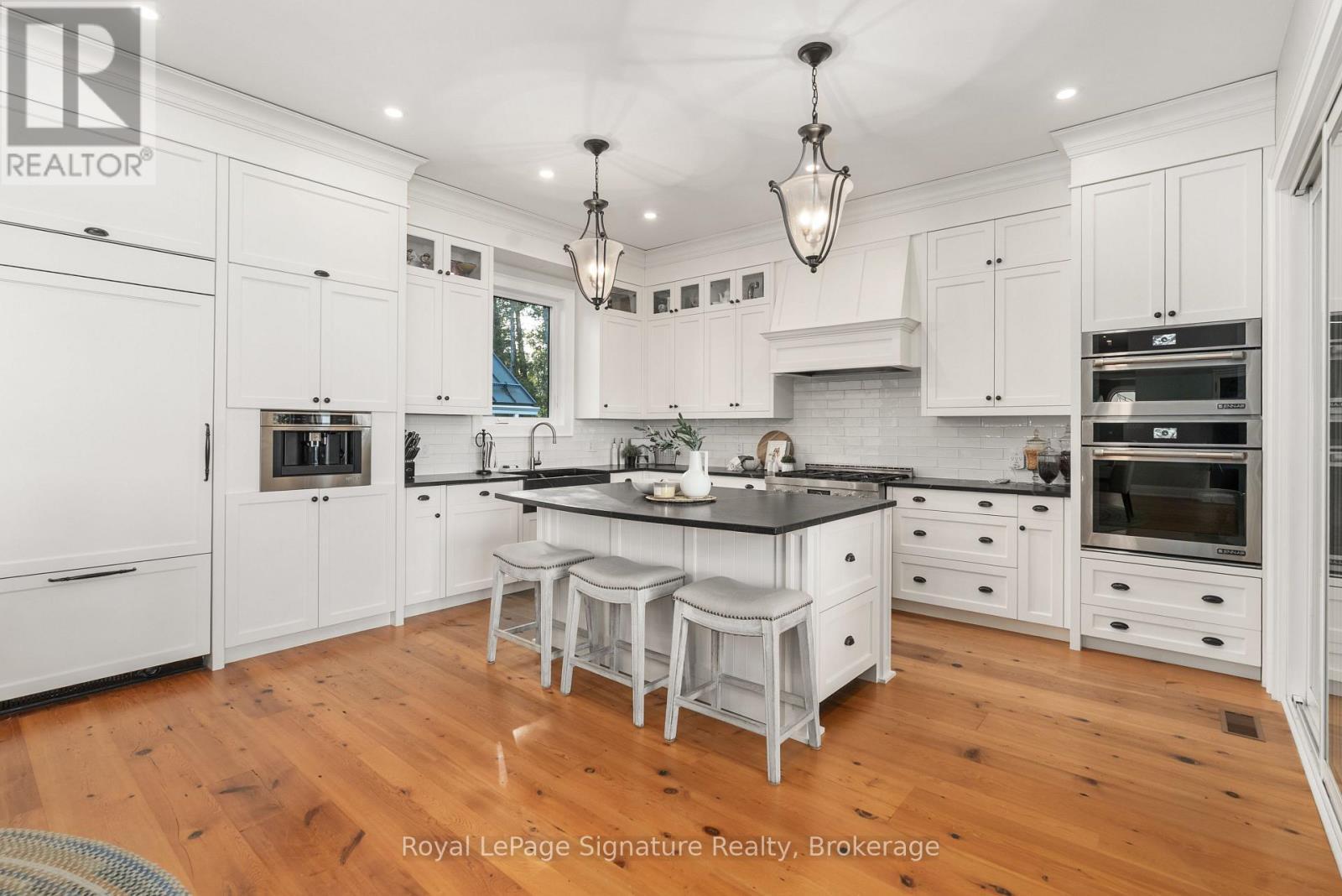 












129 LAKESHORE ROAD S

,
Meaford,




Ontario
N4L0A7

