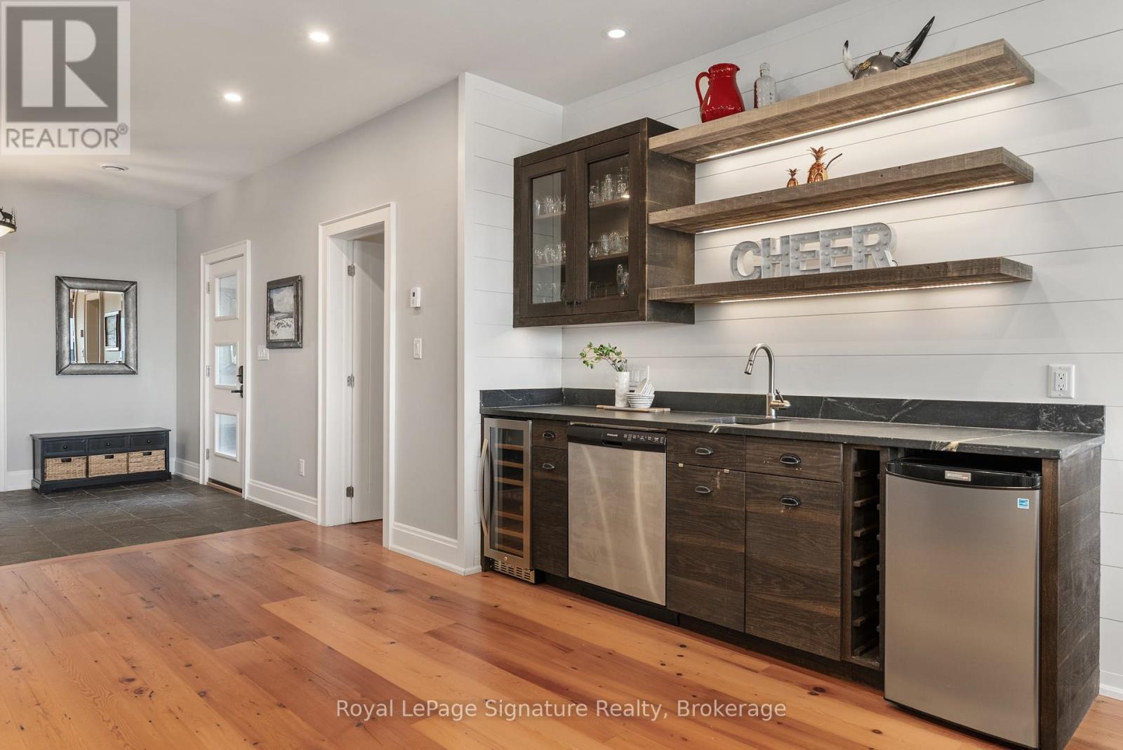 












129 LAKESHORE ROAD S

,
Meaford,




Ontario
N4L0A7

