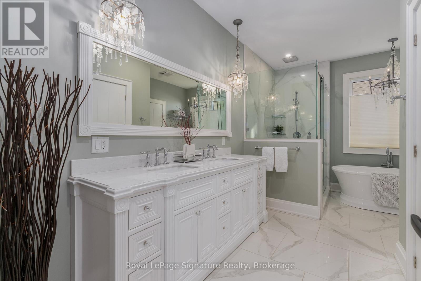 












129 LAKESHORE ROAD S

,
Meaford,




Ontario
N4L0A7

