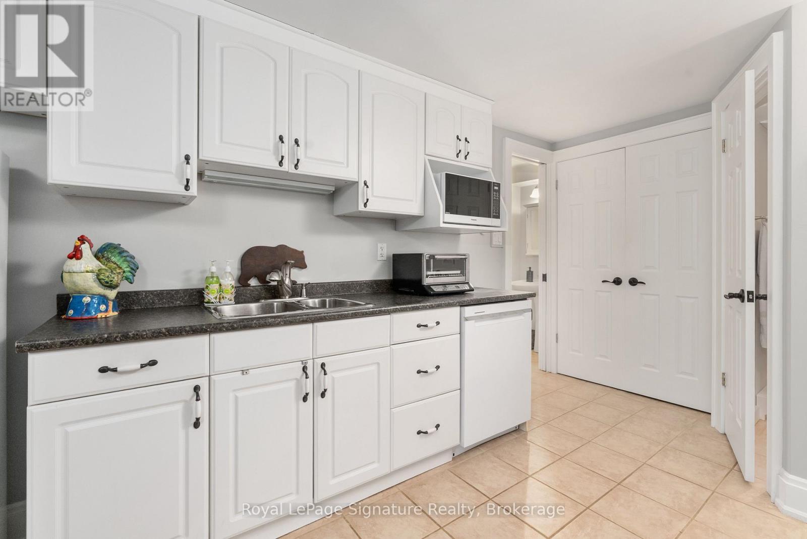 












129 LAKESHORE ROAD S

,
Meaford,




Ontario
N4L0A7

