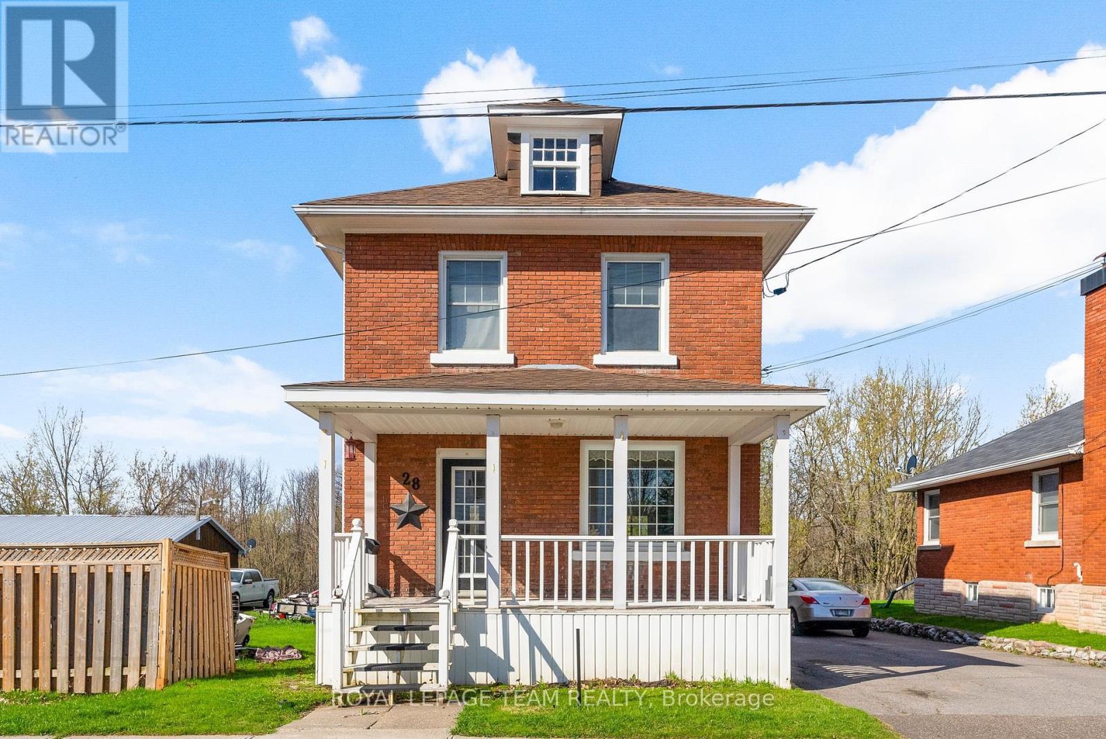 












28 BANK STREET N

,
Renfrew,




Ontario
K7V2C9

