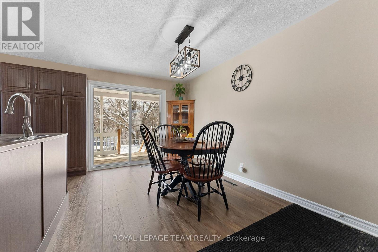 












28 BANK STREET N

,
Renfrew,




Ontario
K7V2C9

