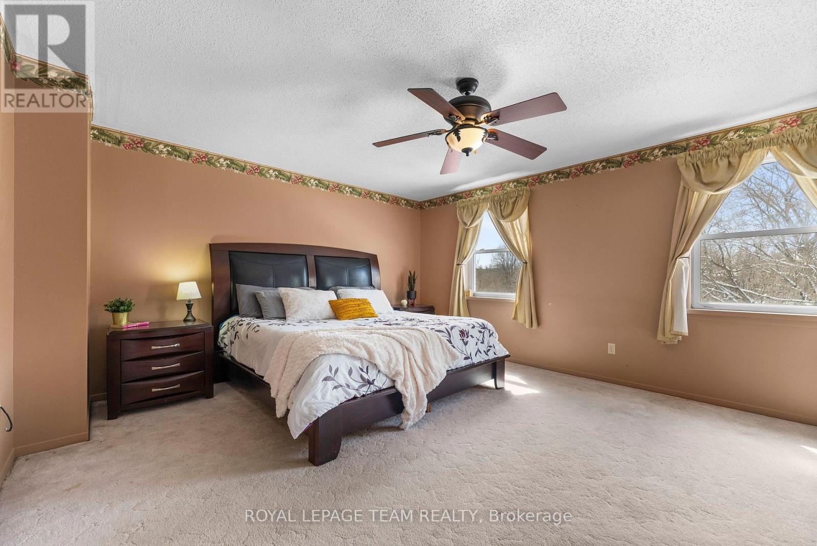 












28 BANK STREET N

,
Renfrew,




Ontario
K7V2C9

