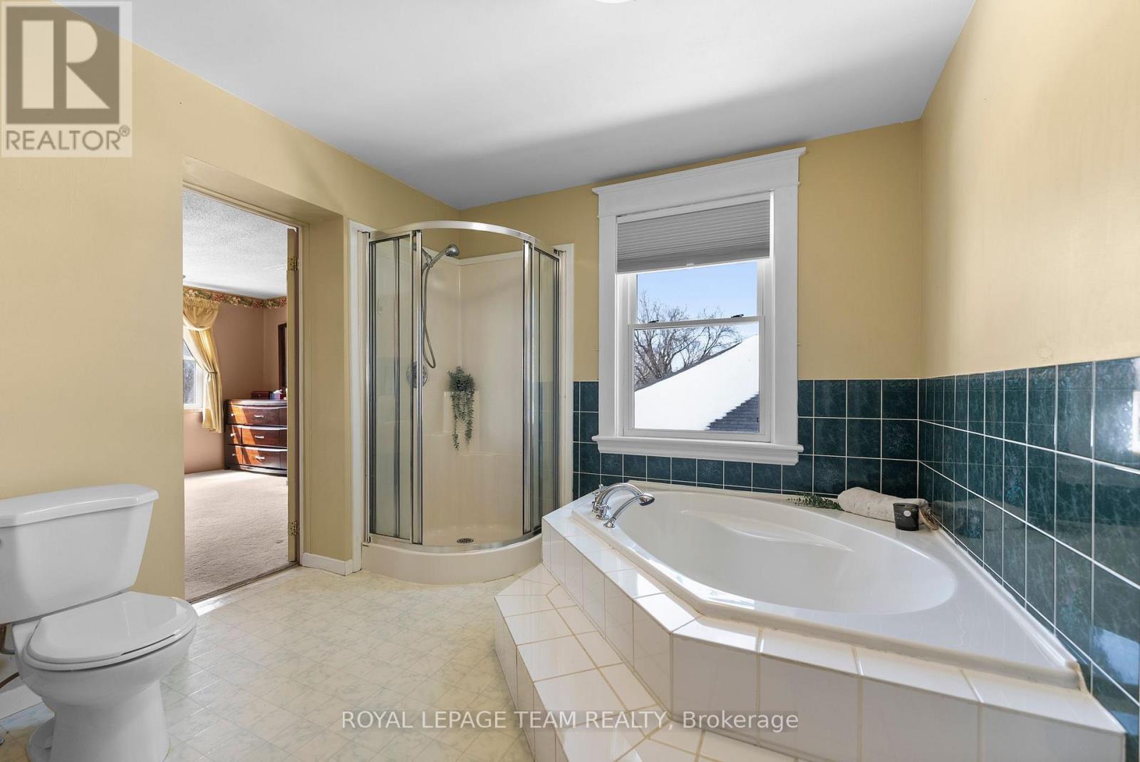 












28 BANK STREET N

,
Renfrew,




Ontario
K7V2C9

