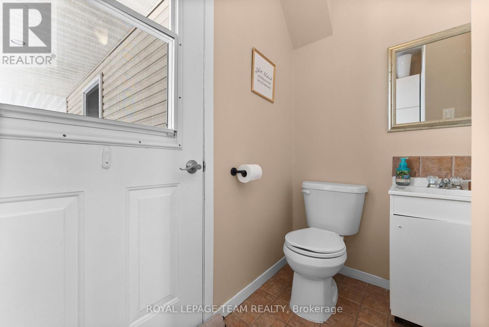 












28 BANK STREET N

,
Renfrew,




Ontario
K7V2C9

