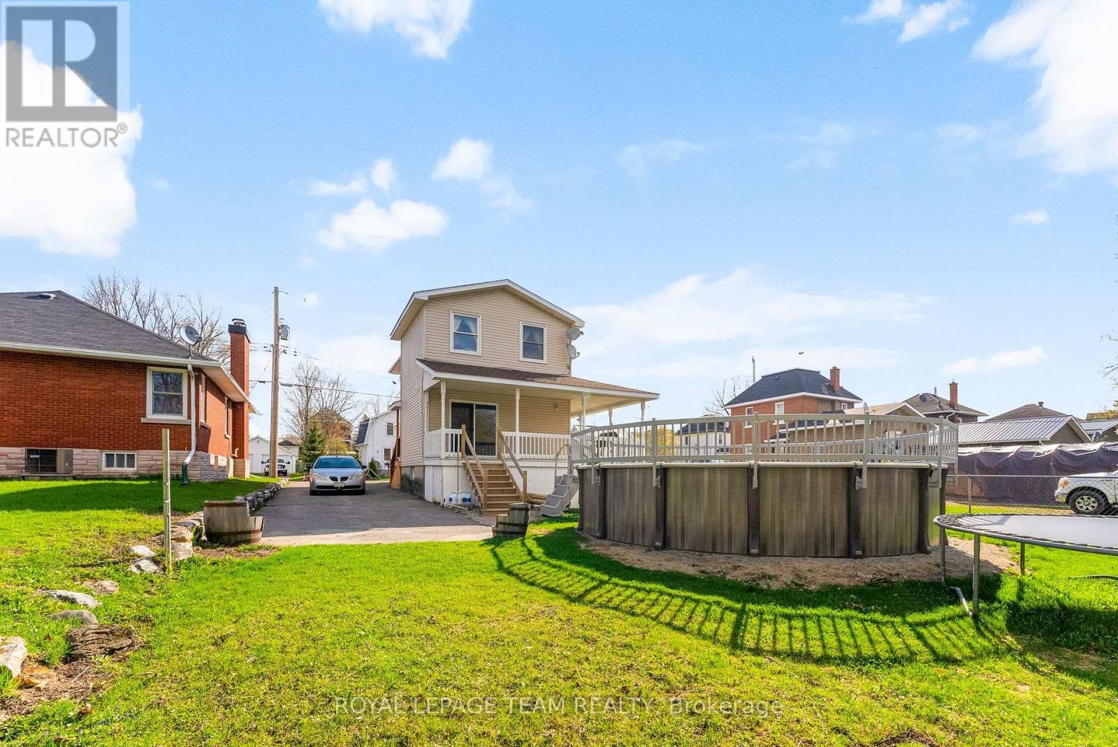 












28 BANK STREET N

,
Renfrew,




Ontario
K7V2C9

