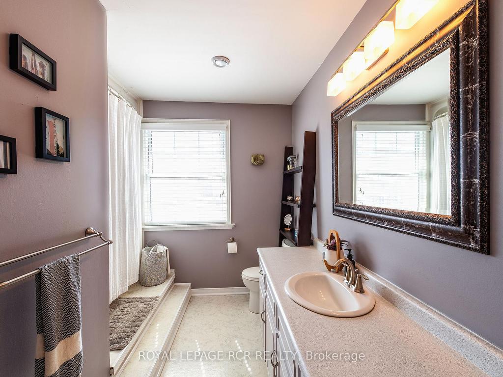 









35


Elm

Avenue,
Orangeville,




ON
L9W 3G3

