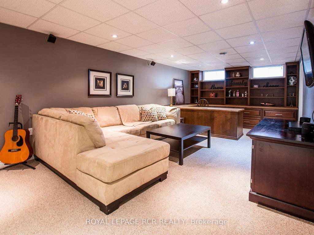 









35


Elm

Avenue,
Orangeville,




ON
L9W 3G3

