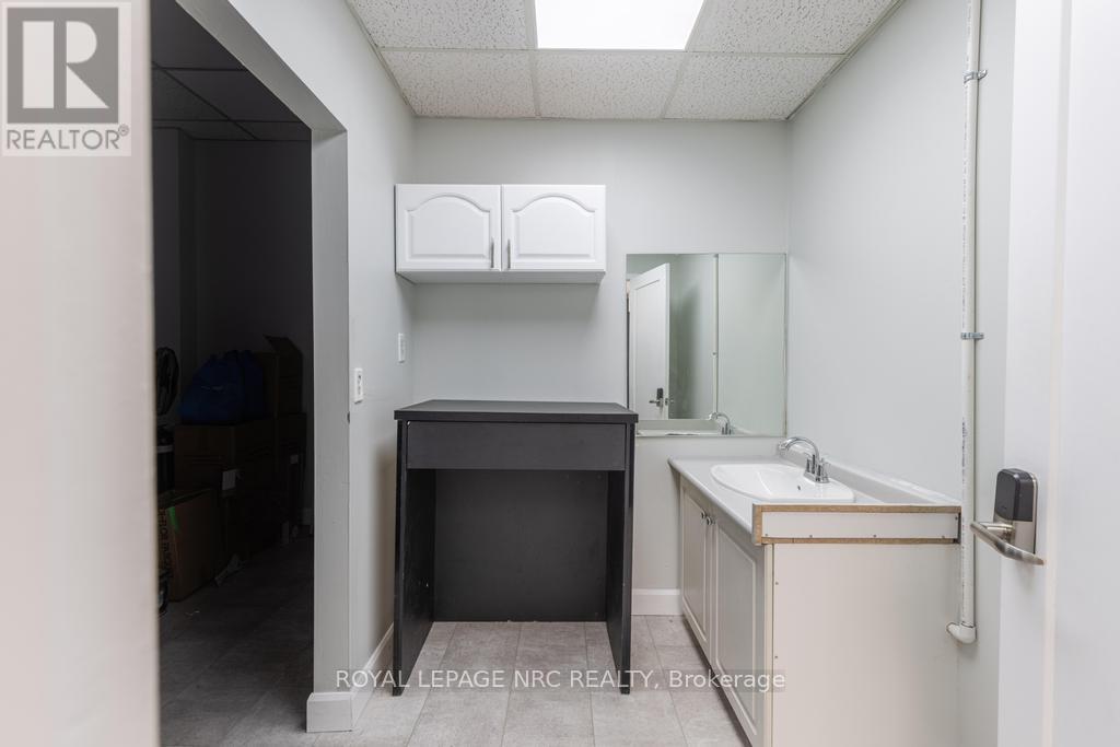 












11 QUEENSTON STREET

,
St. Catharines,




Ontario
L2R2Y8

