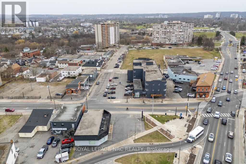 












11 QUEENSTON STREET

,
St. Catharines,




Ontario
L2R2Y8

