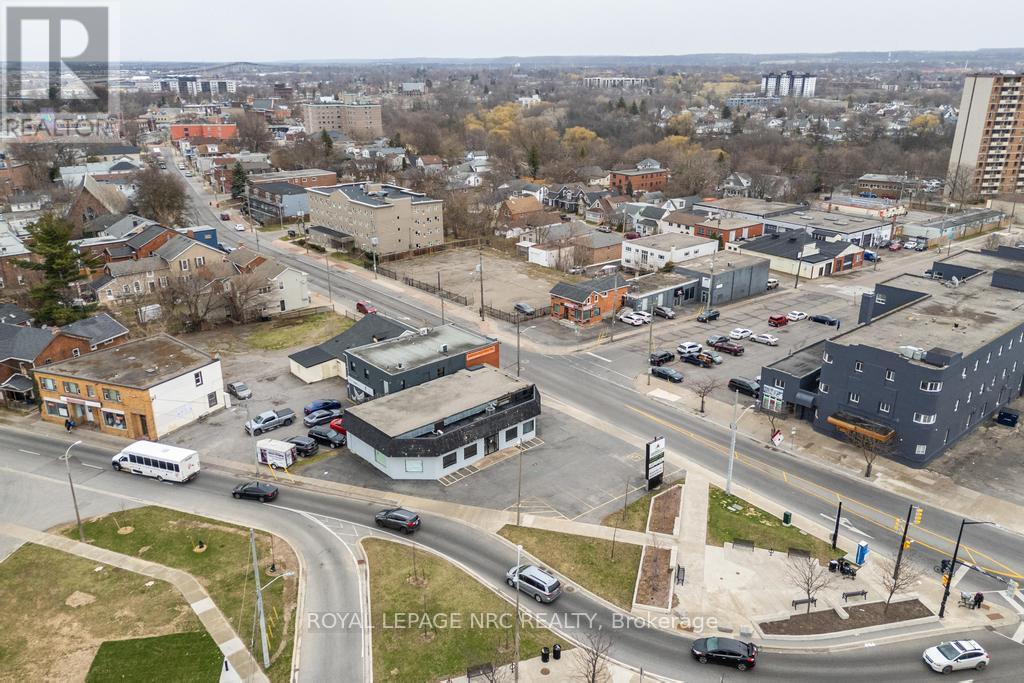 












11 QUEENSTON STREET

,
St. Catharines,




Ontario
L2R2Y8

