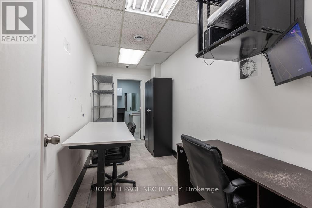 












11 QUEENSTON STREET

,
St. Catharines,




Ontario
L2R2Y8

