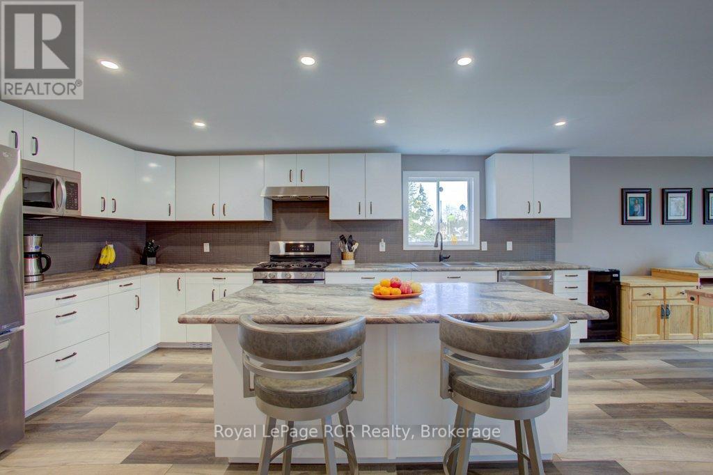 












174 CONESTOGA STREET

,
Wellington North (Arthur),




Ontario
N0G1A0

