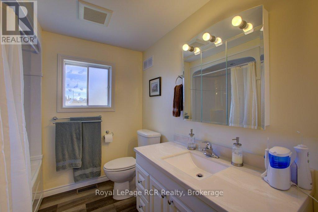 












174 CONESTOGA STREET

,
Wellington North (Arthur),




Ontario
N0G1A0

