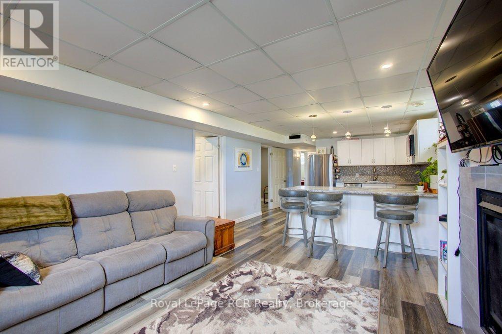 












174 CONESTOGA STREET

,
Wellington North (Arthur),




Ontario
N0G1A0

