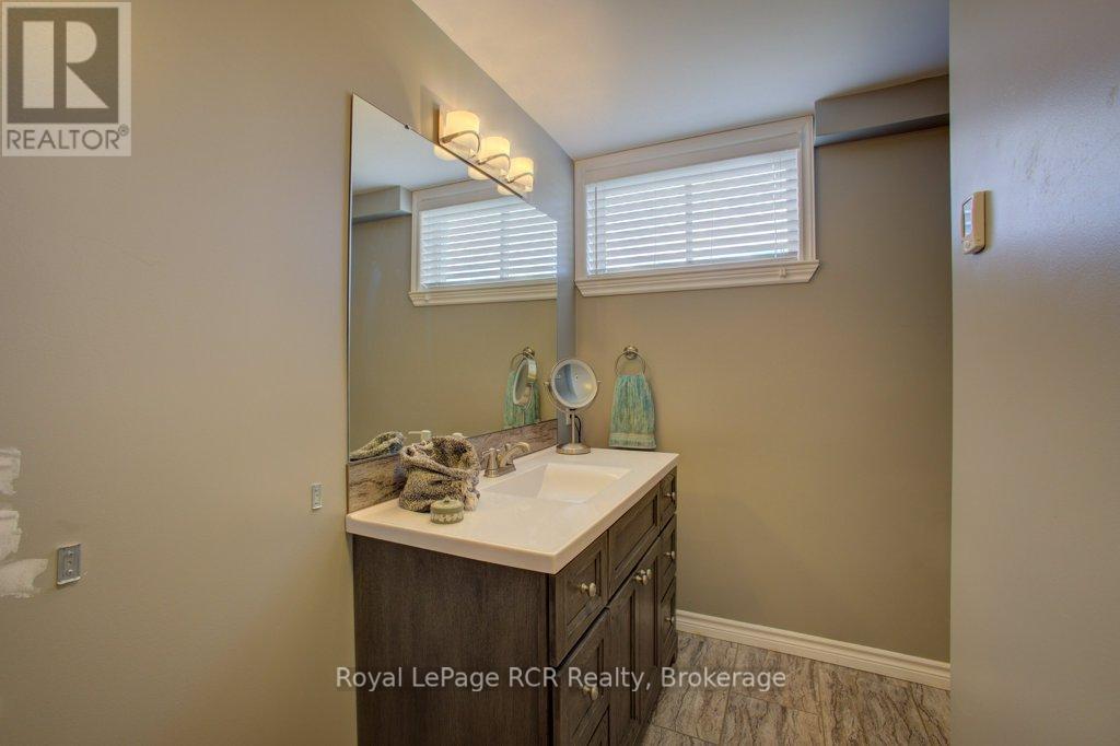 












174 CONESTOGA STREET

,
Wellington North (Arthur),




Ontario
N0G1A0

