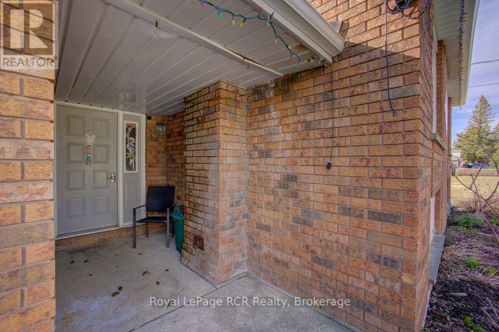 












174 CONESTOGA STREET

,
Wellington North (Arthur),




Ontario
N0G1A0

