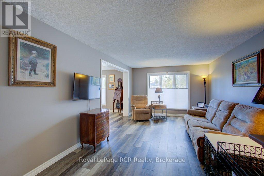 












174 CONESTOGA STREET

,
Wellington North (Arthur),




Ontario
N0G1A0

