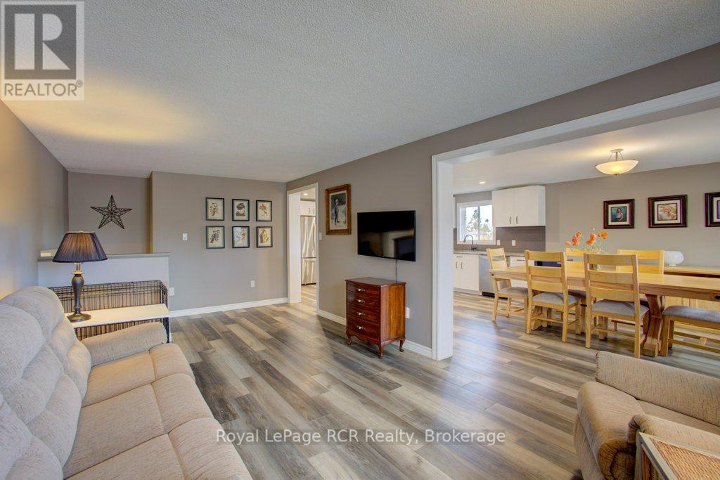 












174 CONESTOGA STREET

,
Wellington North (Arthur),




Ontario
N0G1A0

