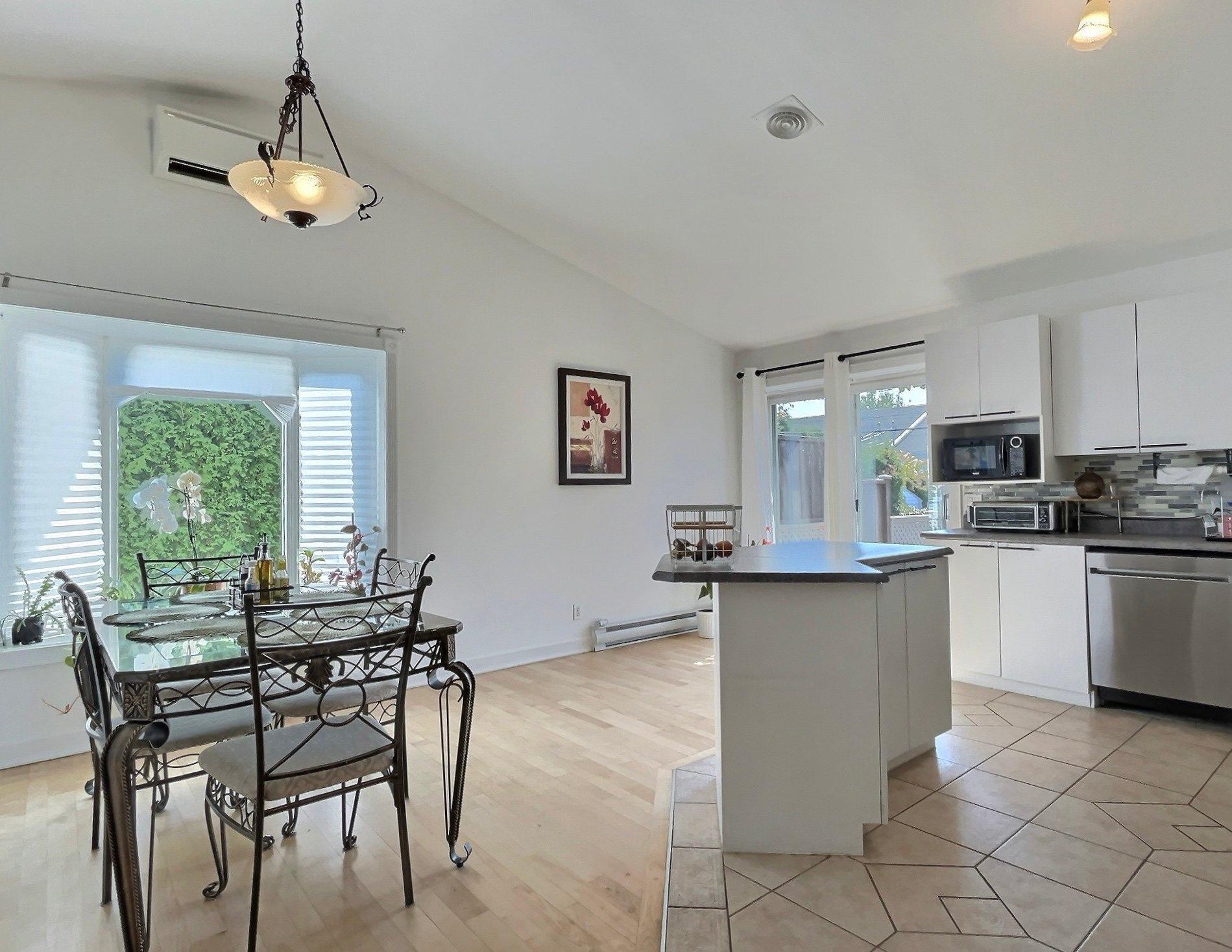 









785


Rue Brosseau

,
Trois-Rivières,




QC
G9A6J9

